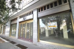 Negozio Fronte Strada con Vetrine Varese