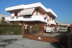 Villa con Capannone Vendita Samarate