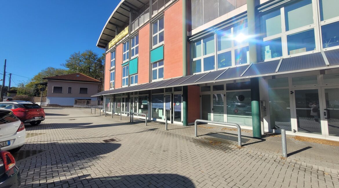 Vendita Negozio con Vetrina Vergiate