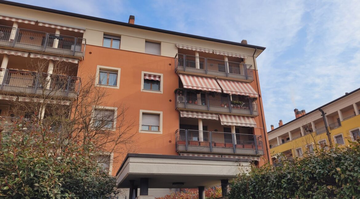 Recente Bilocale Ultimo Piano Busto Arsizio