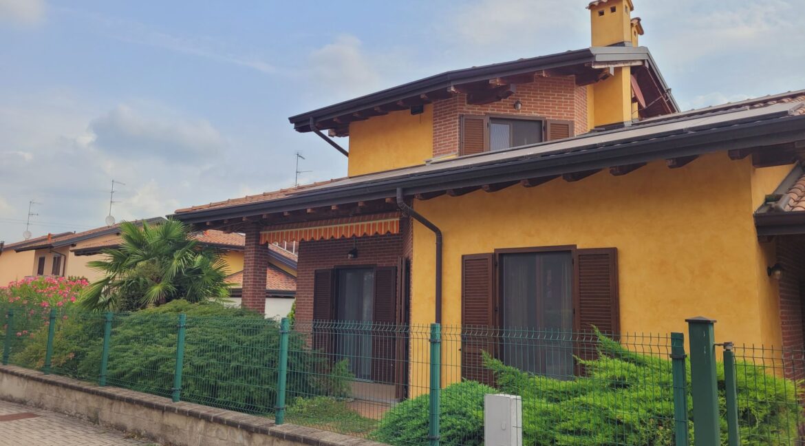Signorile Villa Singola Vendita Oleggio